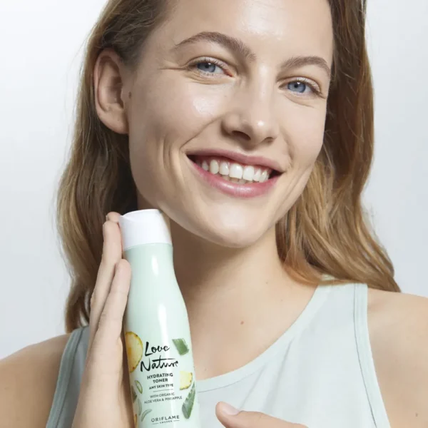 Hydrating Toner with Organic Aloe Vera & Pineapple